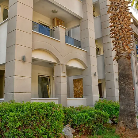 Two Seas Hotel